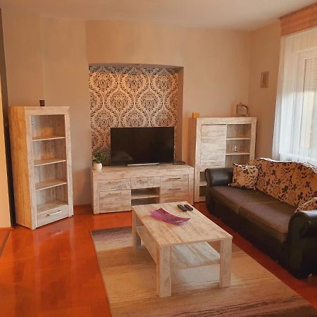 Adel Apartman Miskolc Bagian luar foto