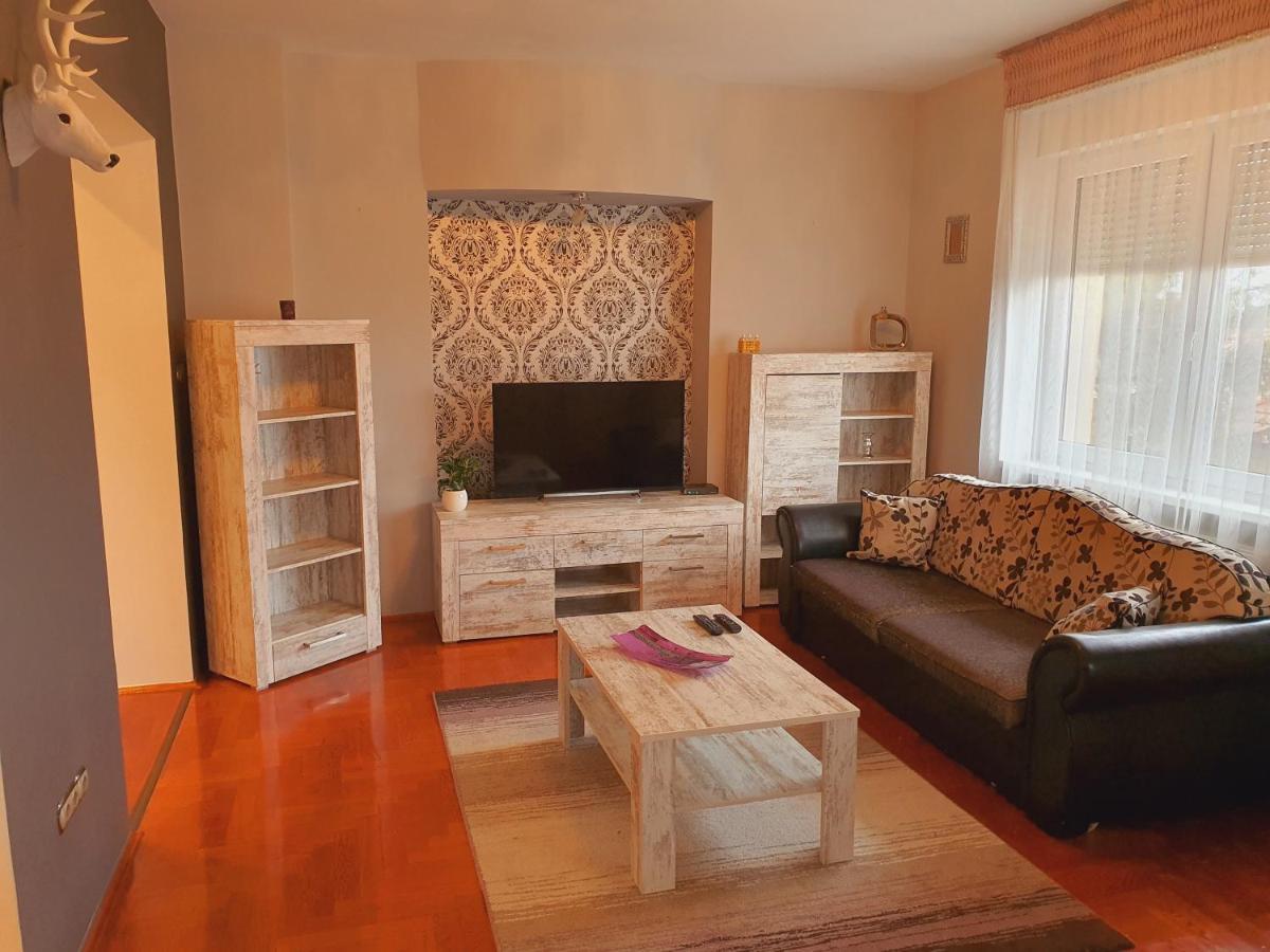 Adel Apartman Miskolc Bagian luar foto