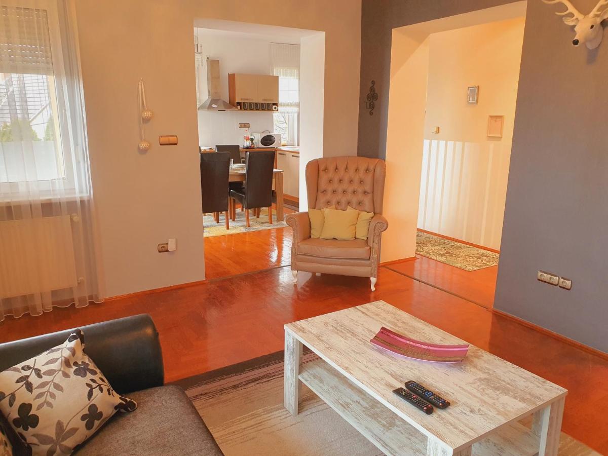 Adel Apartman Miskolc Bagian luar foto