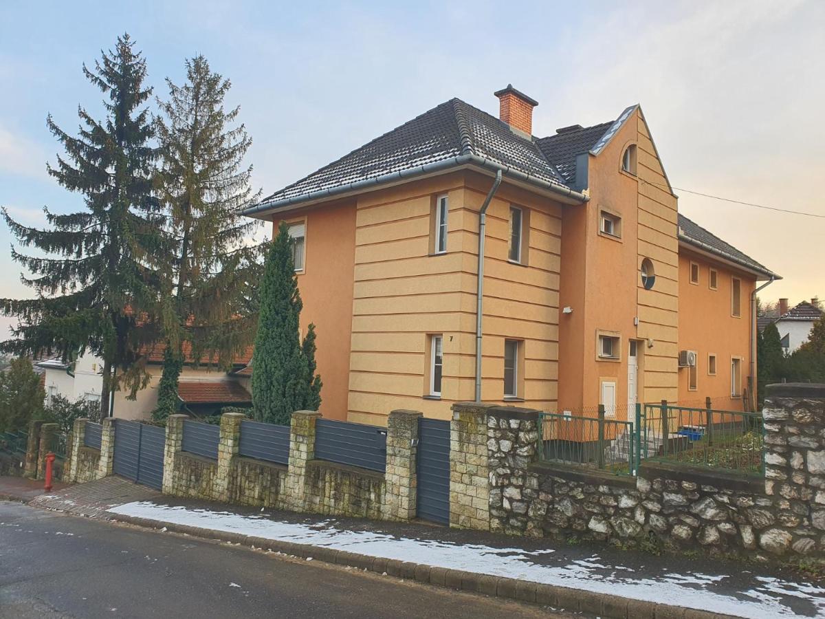 Adel Apartman Miskolc Bagian luar foto